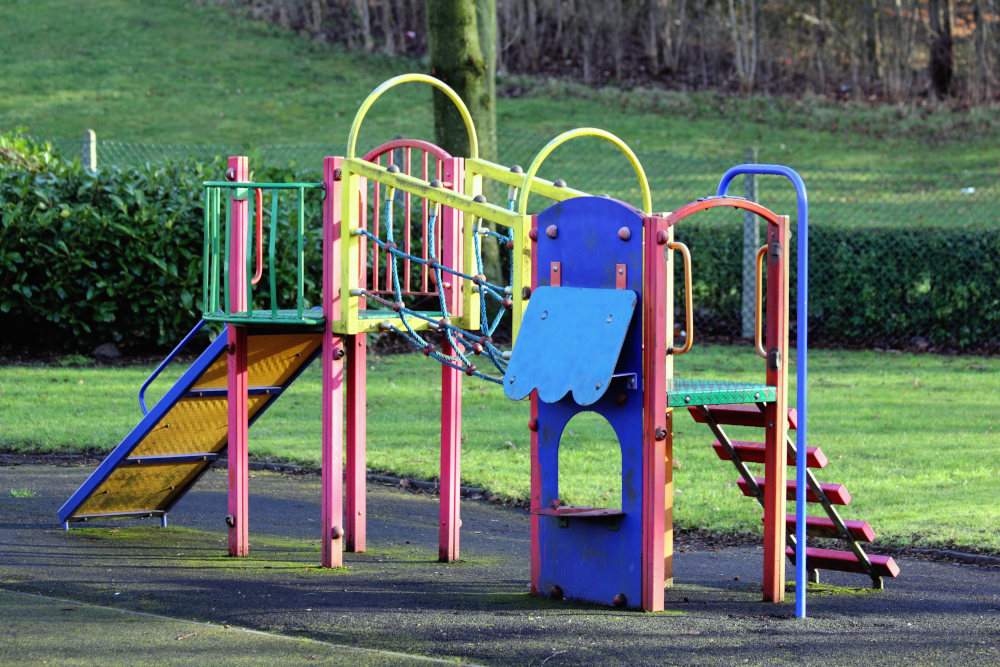 aire de jeux coloré en plein air